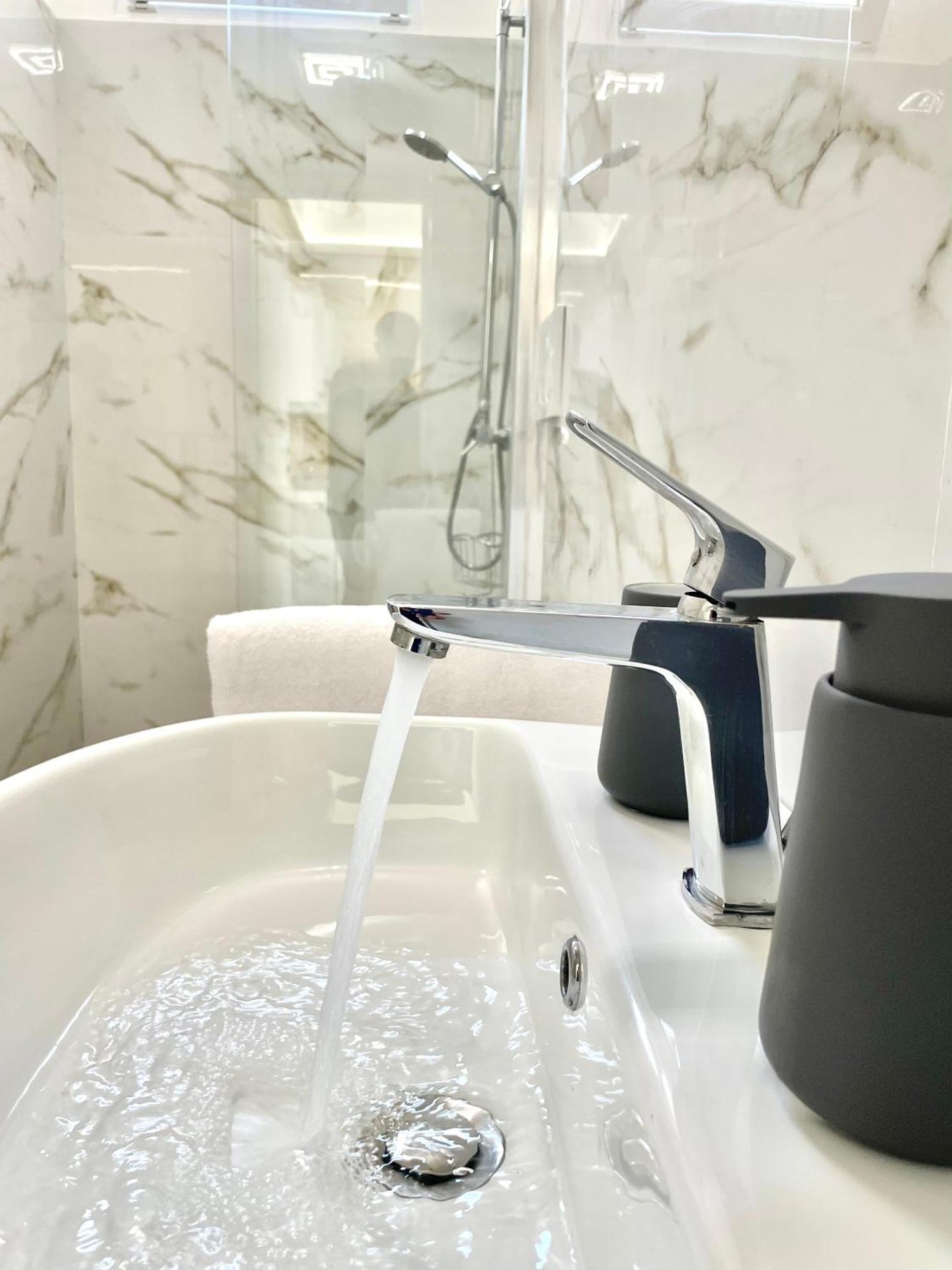 Vohis Luxury House - Fast Wi-Fi & Easy Parking Apartment Lecce Bagian luar foto