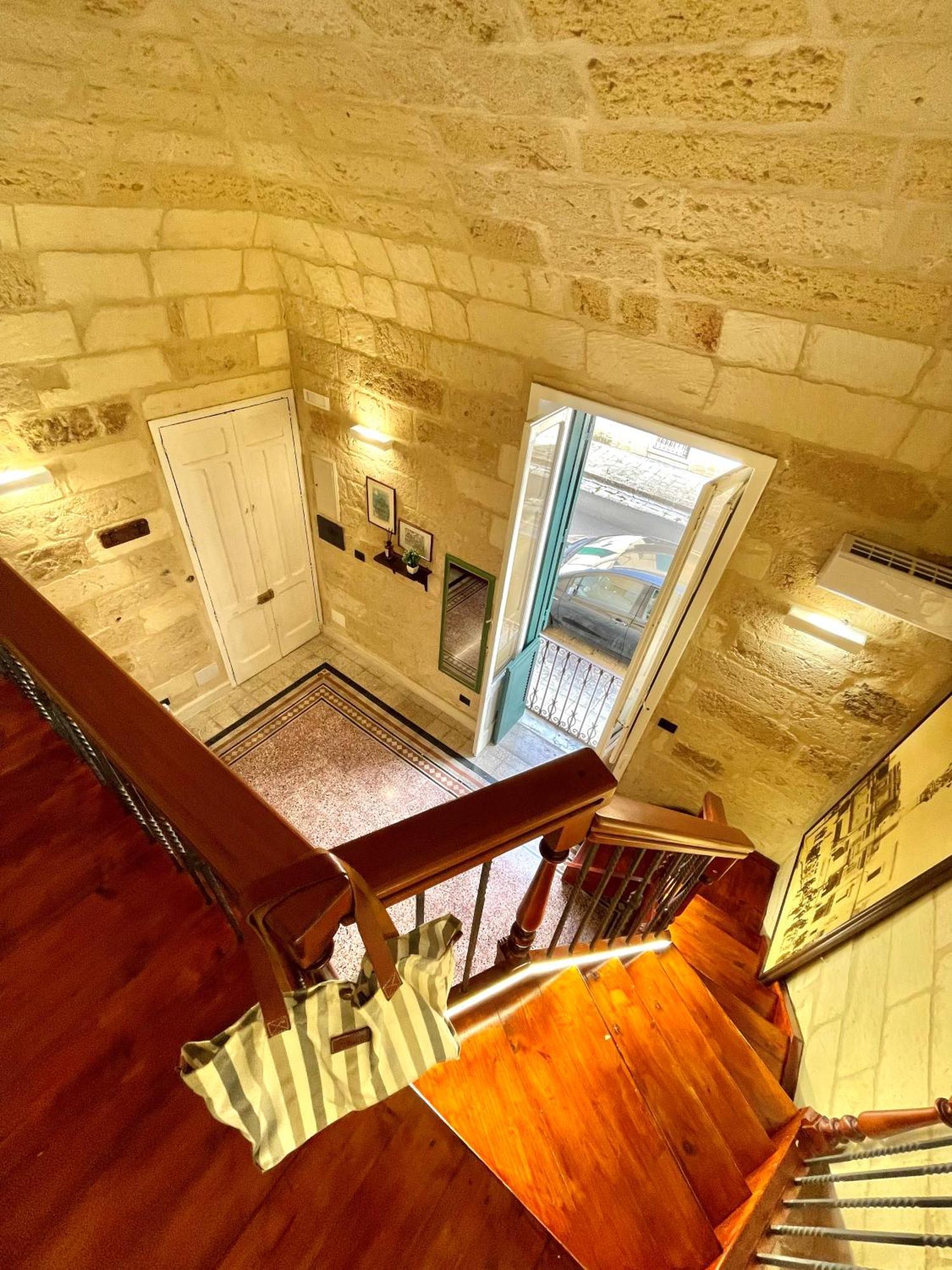 Vohis Luxury House - Fast Wi-Fi & Easy Parking Apartment Lecce Bagian luar foto